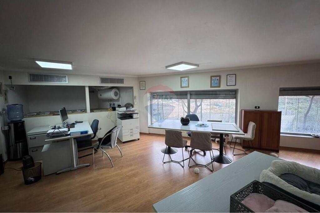 ISH PARKU, AMBIENTE COMMERCIALE IN VENDITA