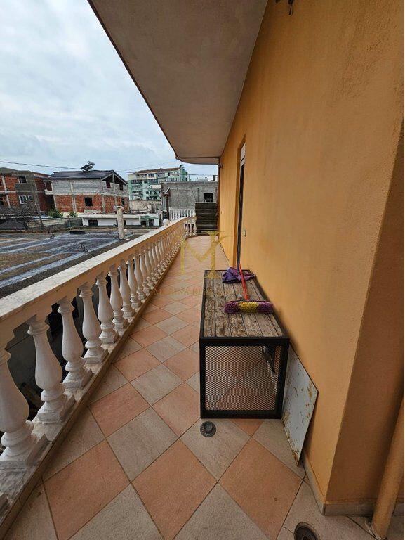 Shtepi me qera ne zonen e ish kenetes!