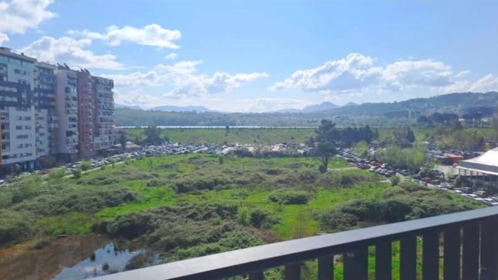 Apartament 2+1+2 me Parking - Lakeview