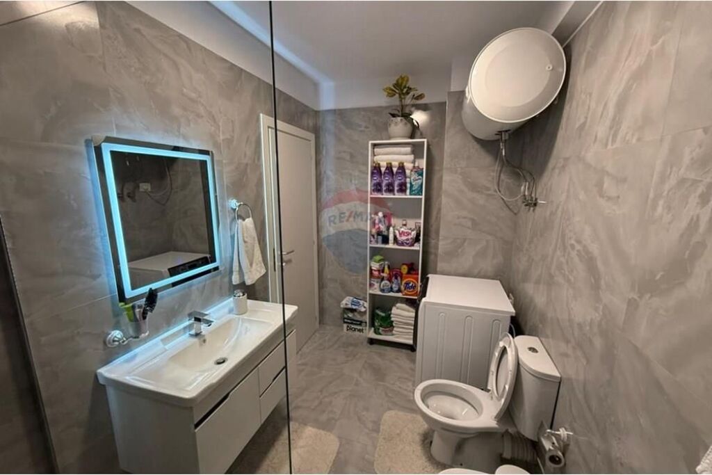 Apartament - Për Shitje - Rruga Bamir Topi, Tiranë