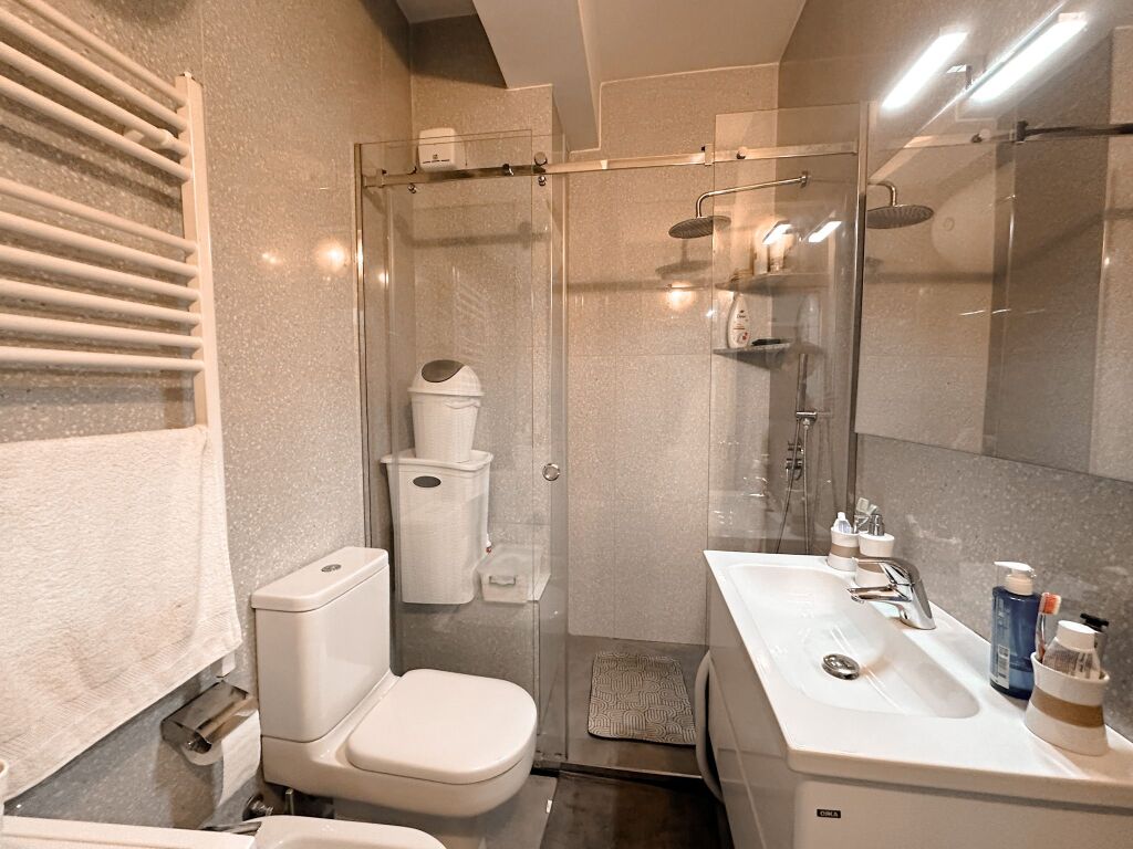 Shitet apartament 2+1 te Liqeni i Thatë, Tiranë