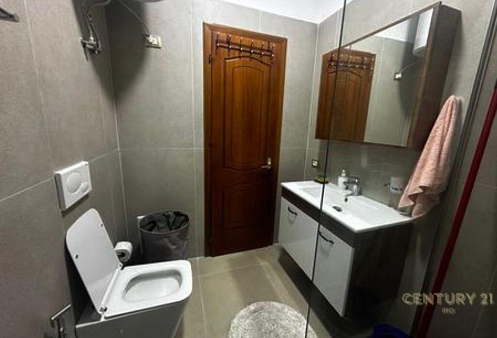 Apartment for rent 1+1 at Komuna e Parisit