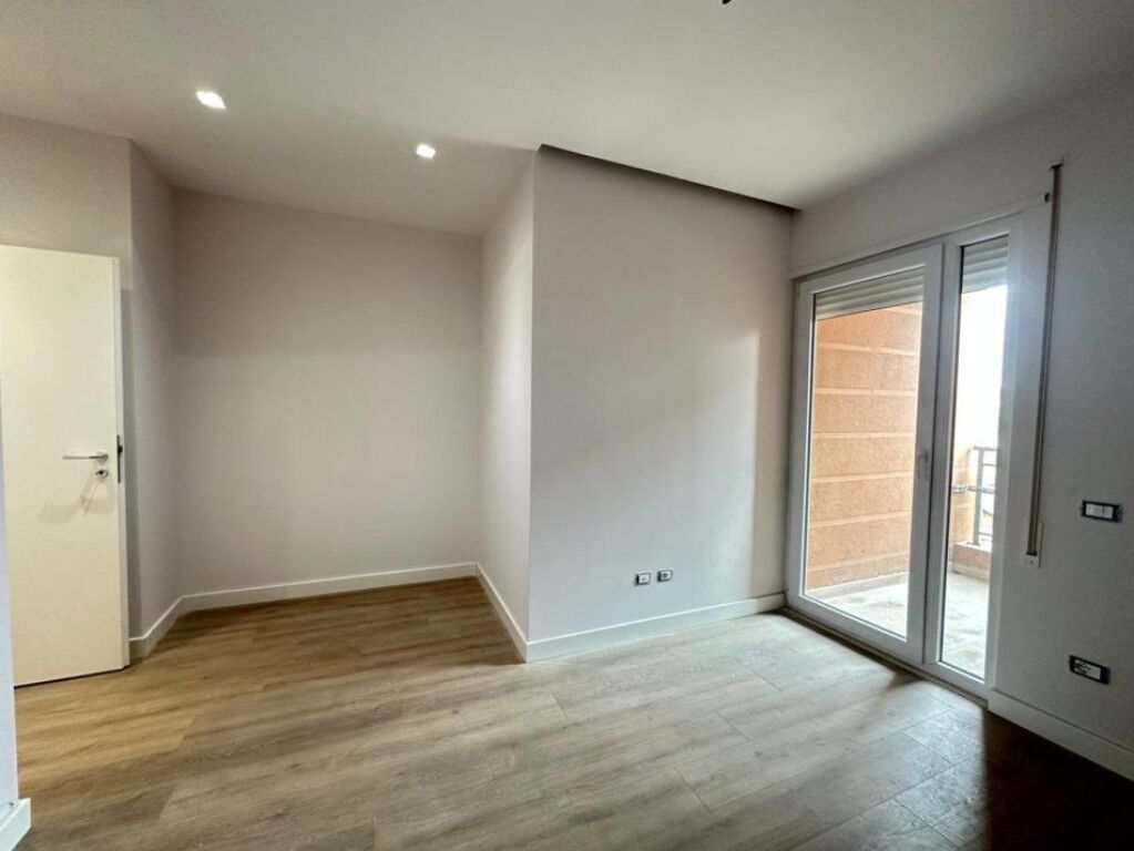 🏠 Shitet Apartament 2+1+Post Parkimi
