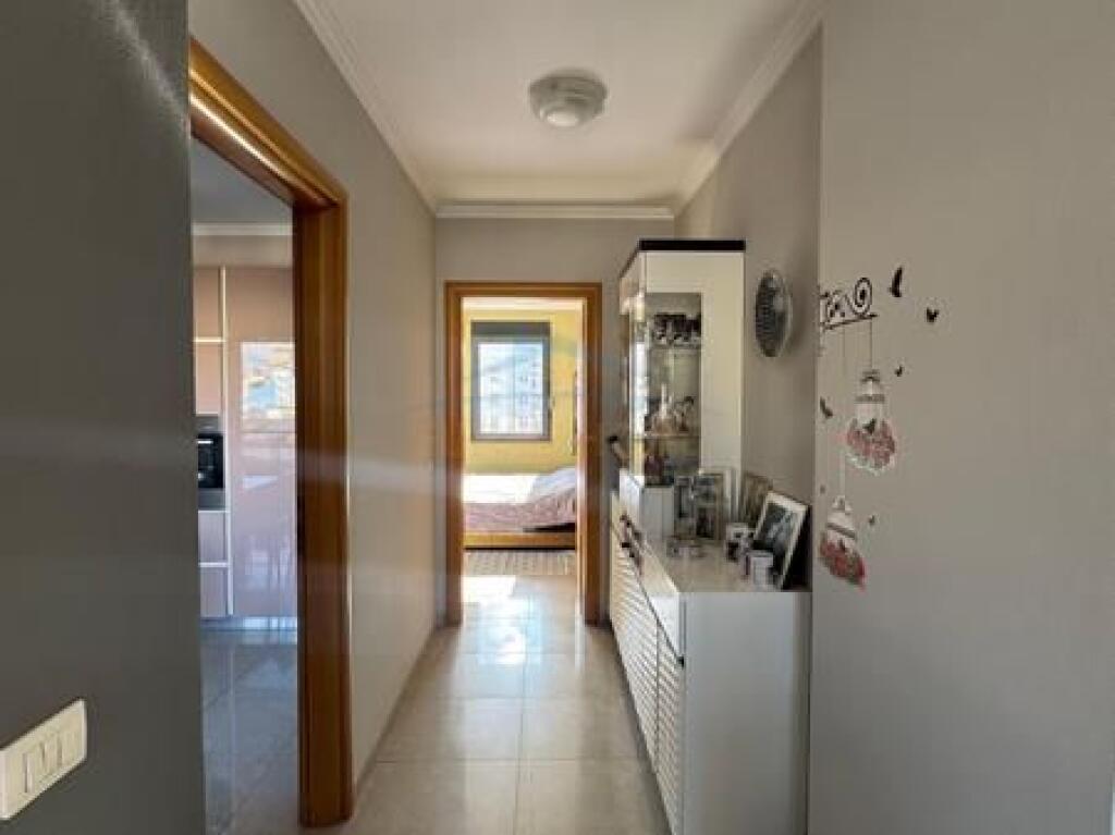 Shitet , Apartament 3+1+2 , Rruga e Kosovareve