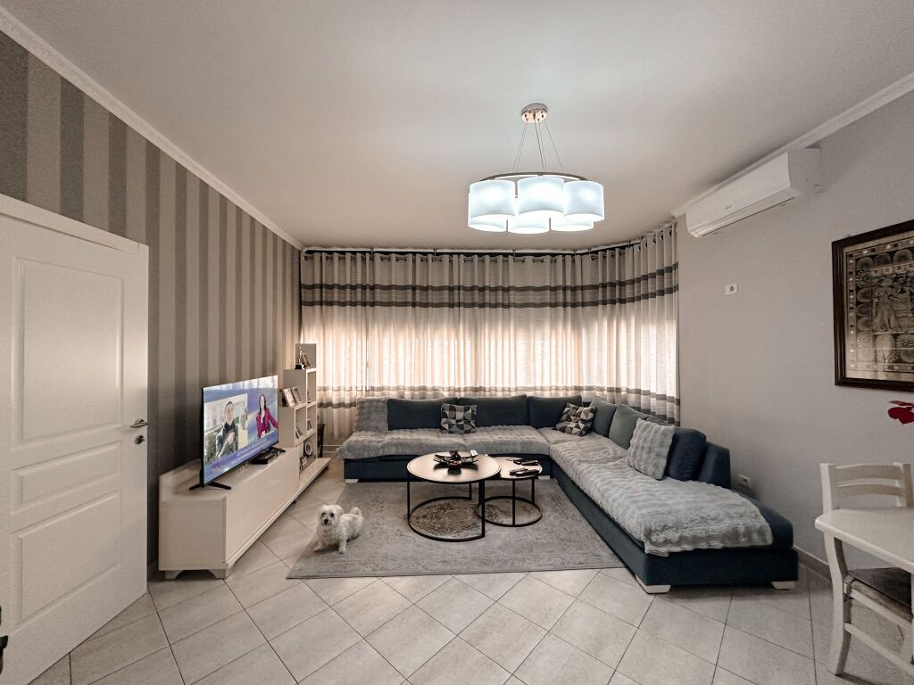 Shitet apartament 2+1 te Liqeni i Thatë, Tiranë