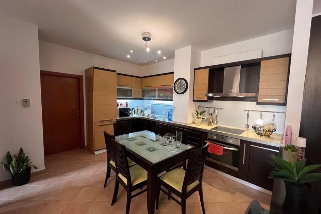 SHITET APARTAMENT 2+1 TE KOMUNA E PARISIT