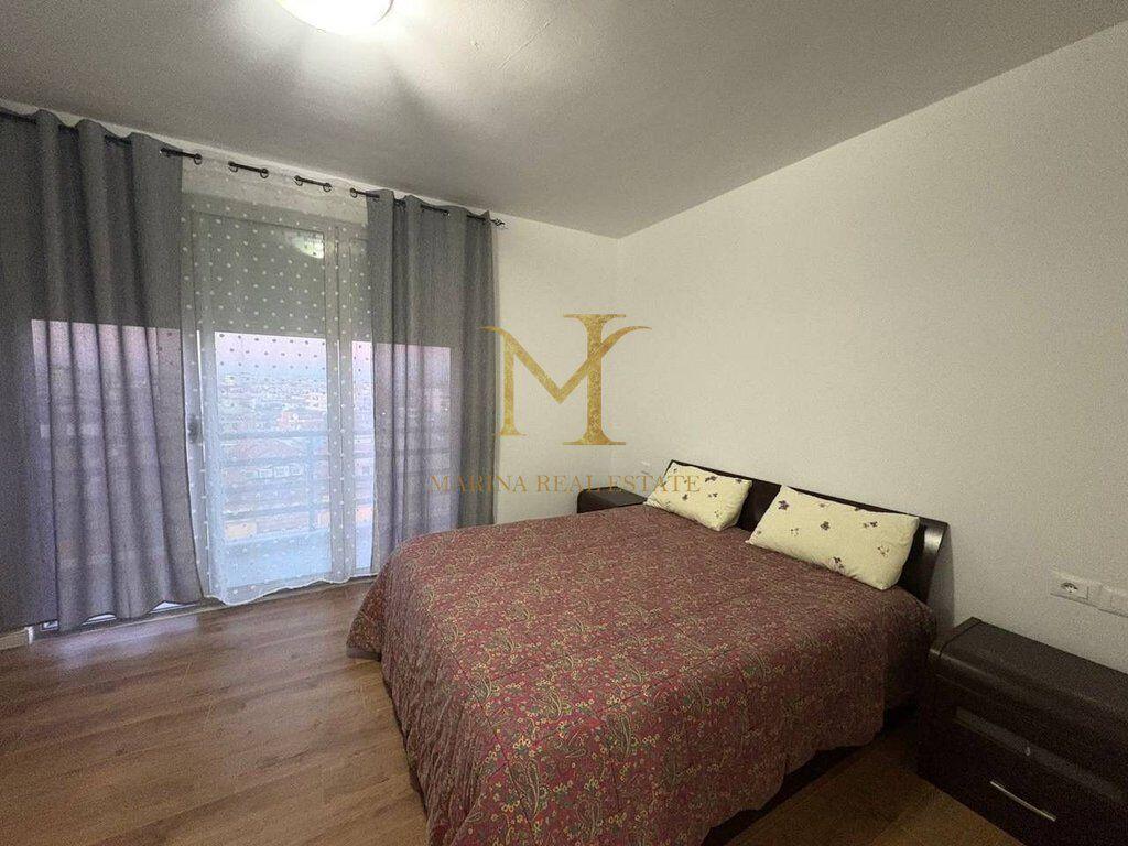 APARTAMENT 2+1 ME QERA ,PRANE URT NE DURRES!