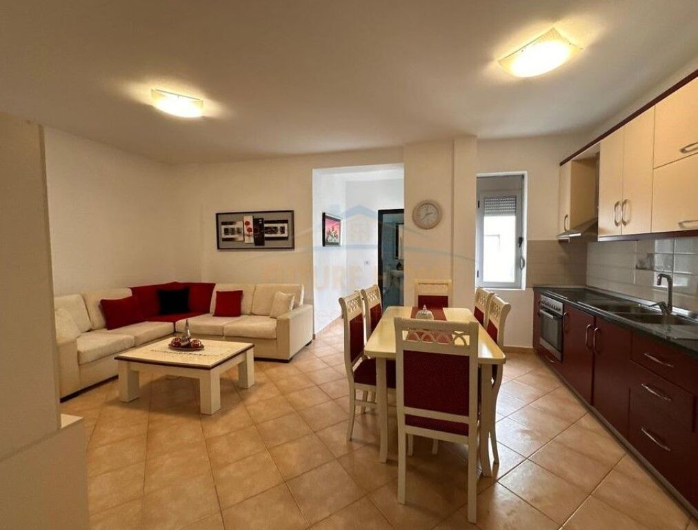 Shitet , Apartament 2+1+2 ,Lungomare ,Vlorë.