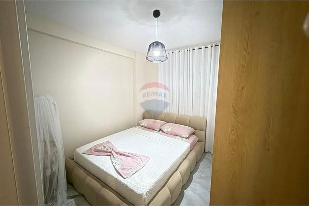 Apartament - Për Shitje - Rruga Bamir Topi, Tiranë