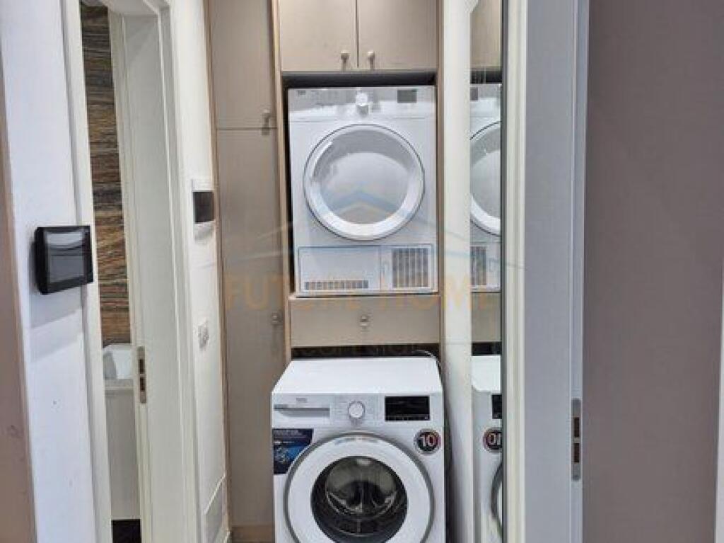 Shitet, Apartament 1+1,Qender, Tiranë.