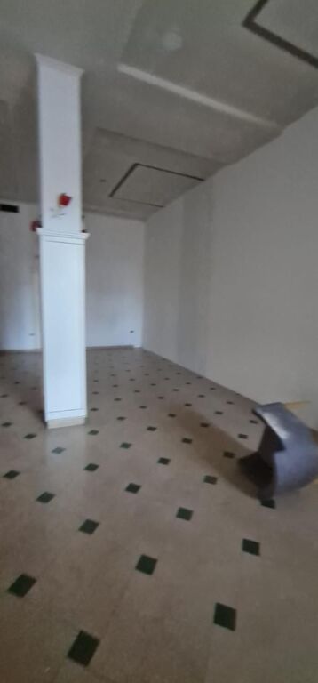 AMBJENT PER MAGAZINIM ME QERA, YRSHEK