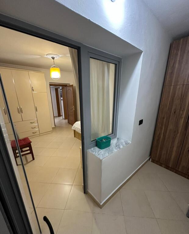 In affitto Appartamento 2+1, tra Pediatria e Xhamlliku 550 mila lek