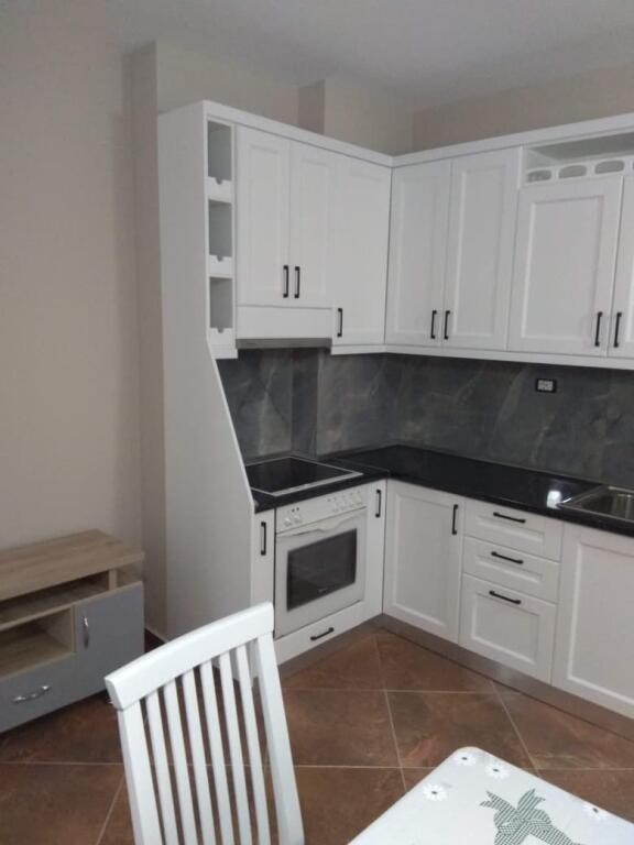 Jepet me qira apartament te rrota kuqe