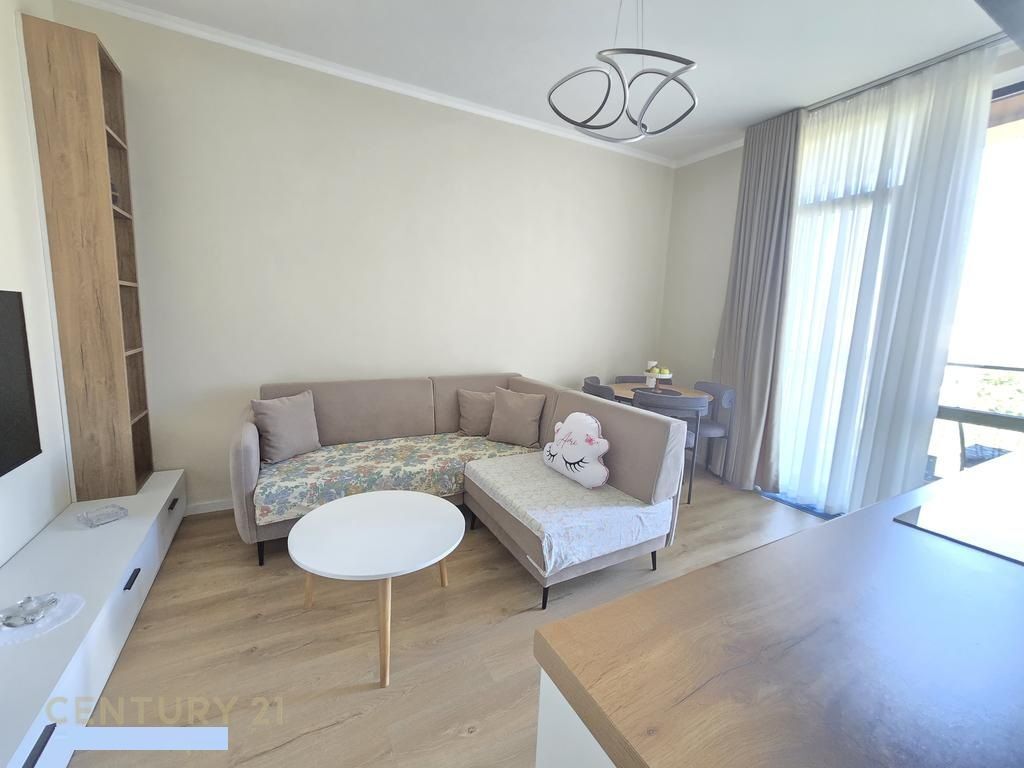 We rent a 1+1 apartment at Bulevardi i Ri!