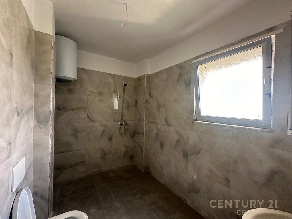 Apartament 2+1+2 per shitje ne Xhamllik