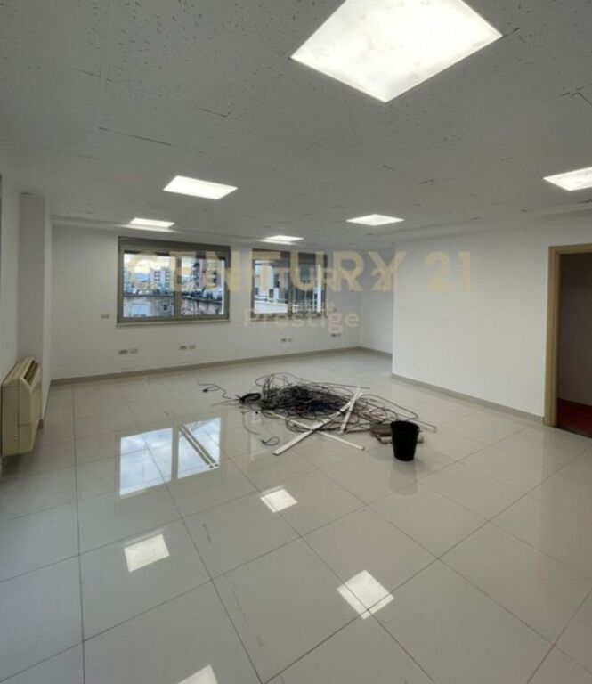 ✨ Jepet me Qira – Ambient i Madh Zyre pranë Librit Universitar 📍