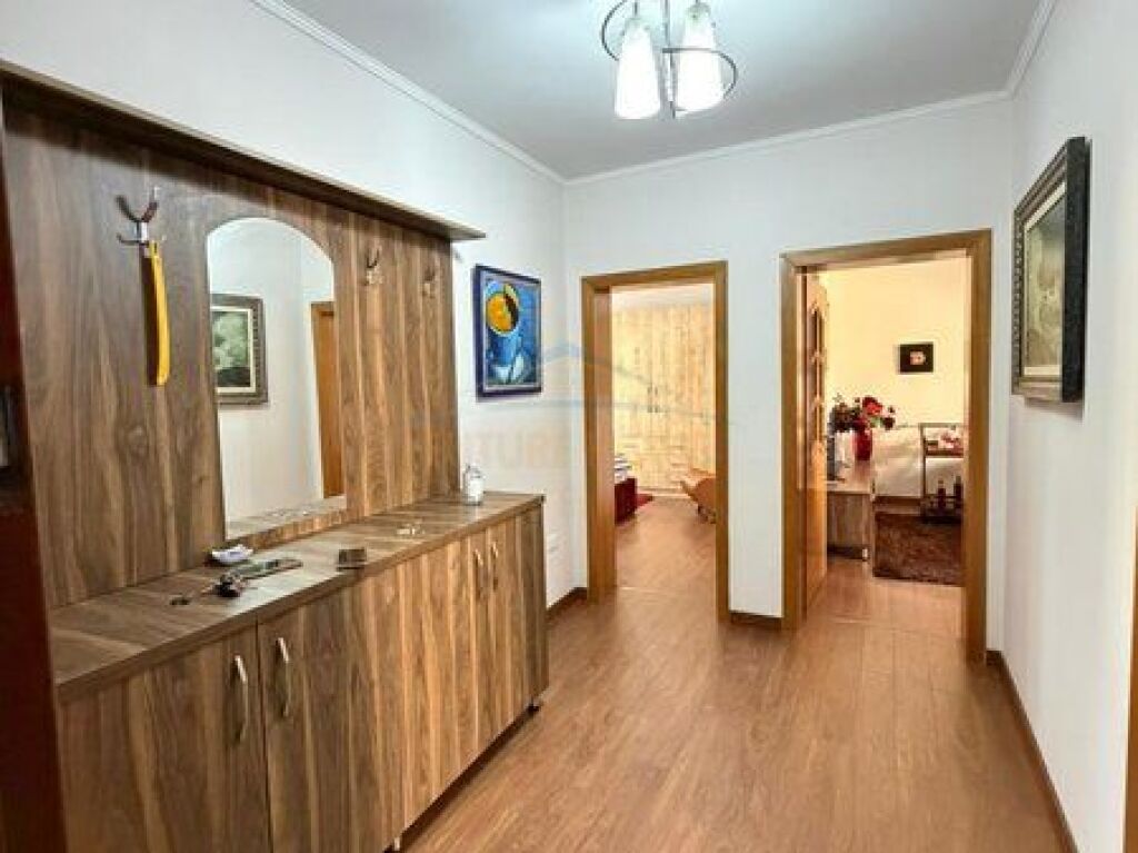 Shitet, Apartament 1+1, Ambasada Amerikane, Rruga e Elbasanit, Tiranë