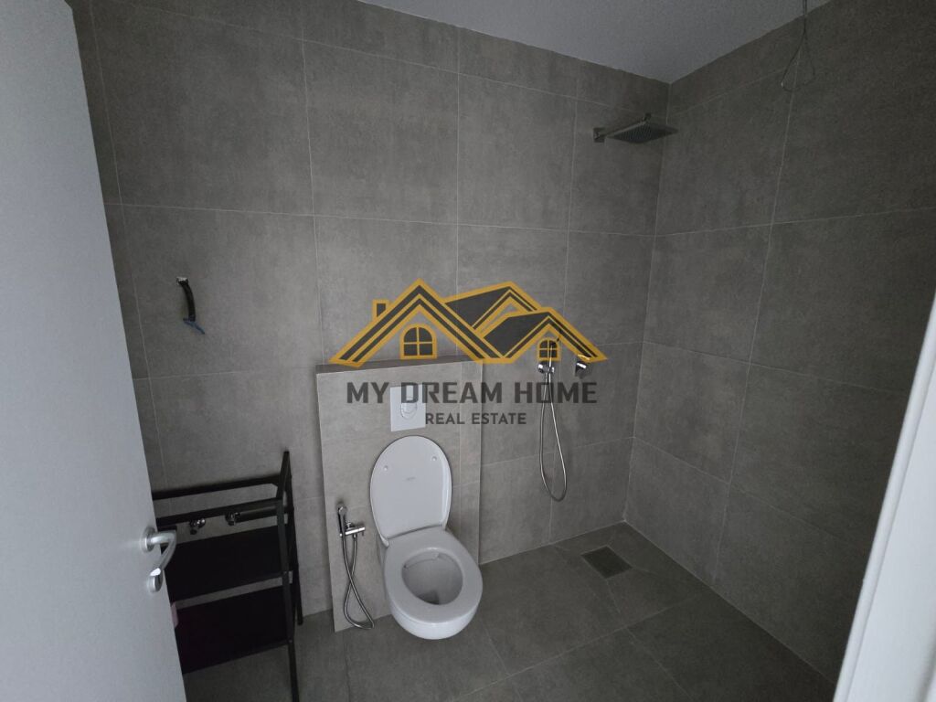 MONOLOCALE IN VENDITA UKD DURRES VISTA MARE COMPLETA!!