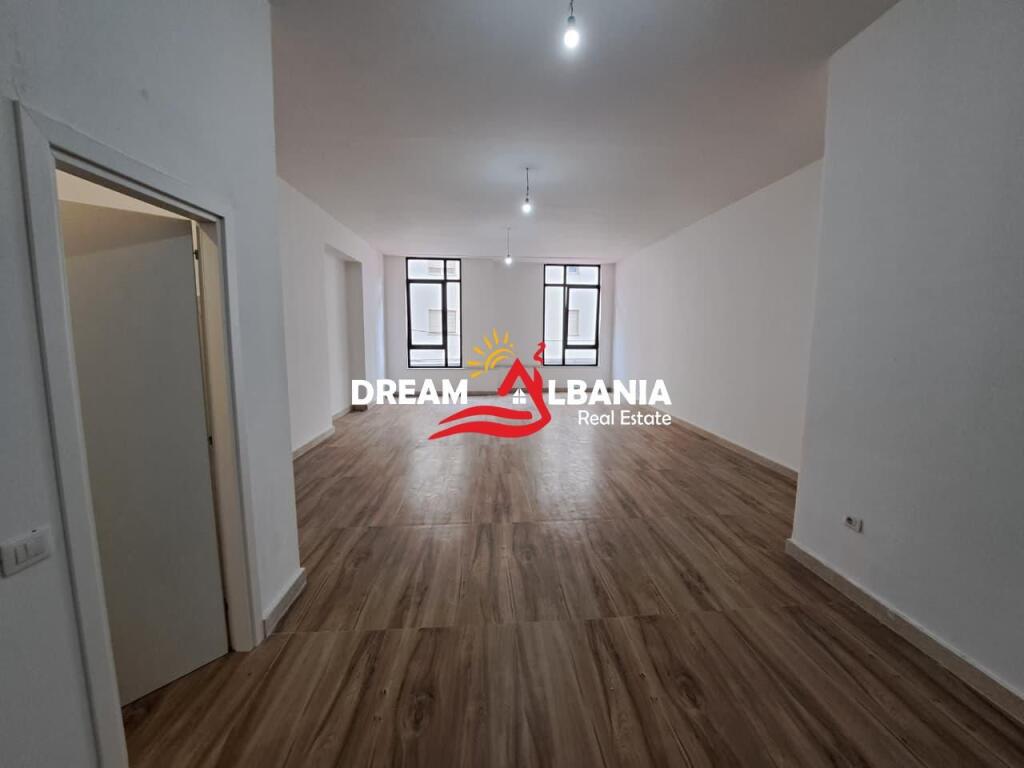 Locale Commerciale in Affitto nel Centro di Tirana (ID 42611402)