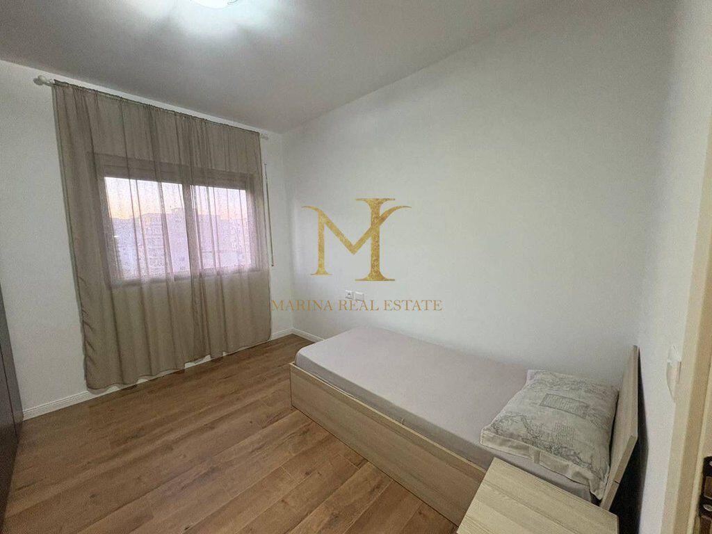 APARTAMENT 2+1 ME QERA ,PRANE URT NE DURRES!