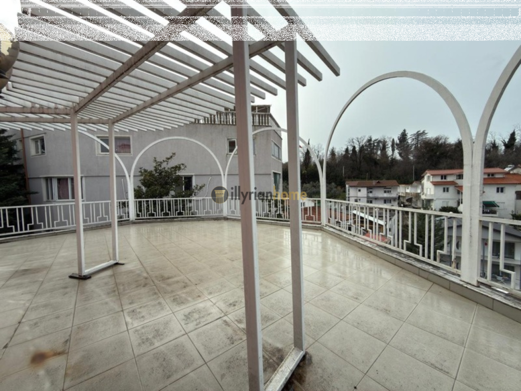 Shitet, Vilë 4 katëshe + bodrum, Vilat Gjermane, Tiranë