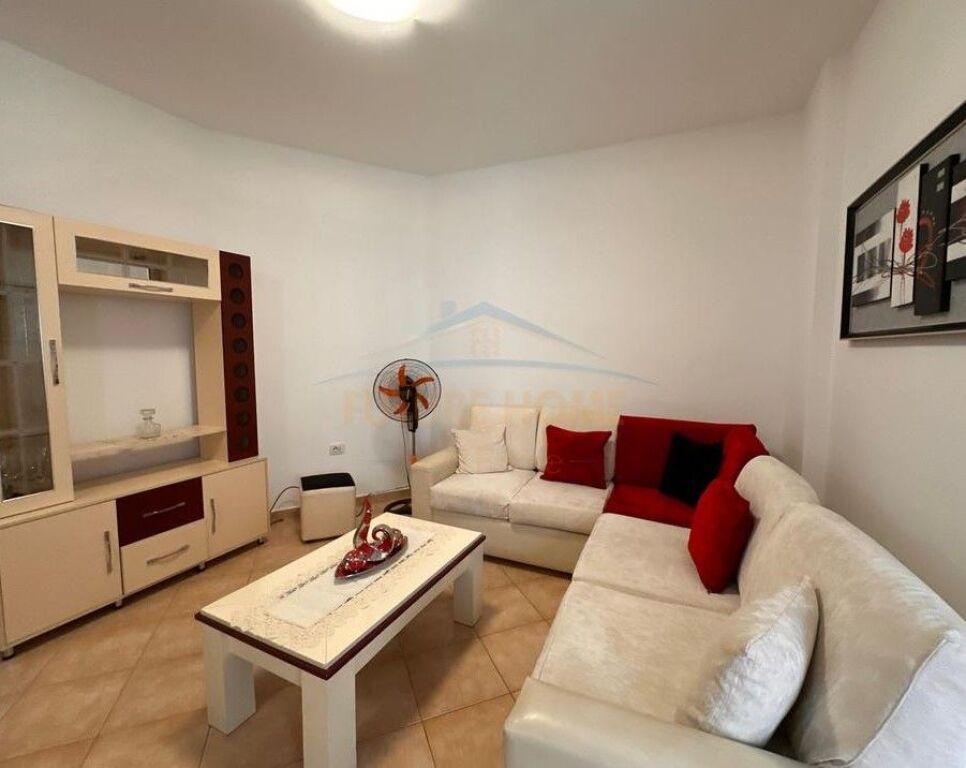 Shitet , Apartament 2+1+2 ,Lungomare ,Vlorë.