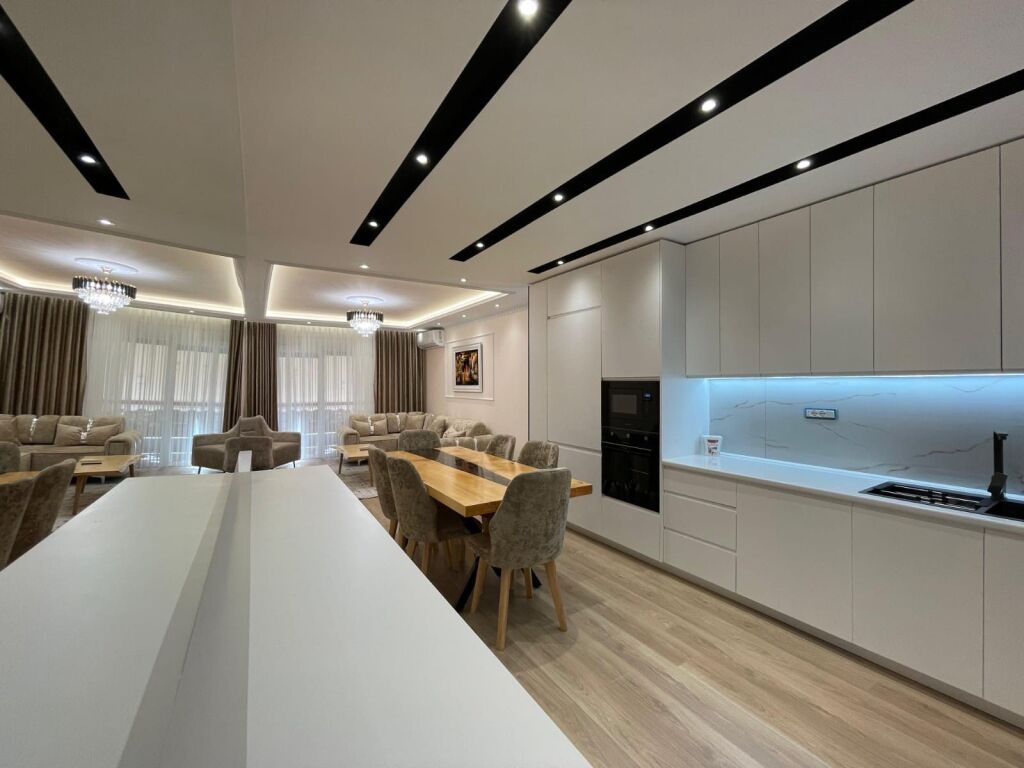 Affittasi 2+1+parcheggio Complesso Kolombo 1300€