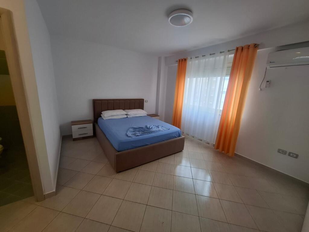 Jepet me Qera Apartament 2+1+2 Ne Plazh Hekurudha