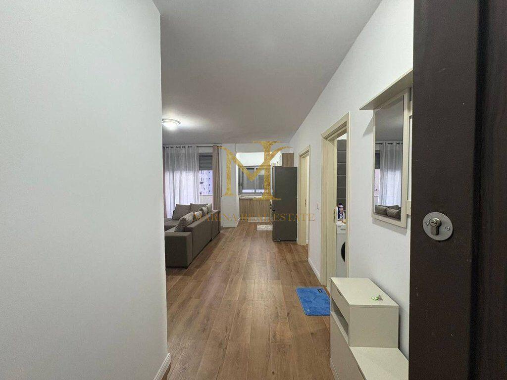 APARTAMENT 2+1 ME QERA ,PRANE URT NE DURRES!