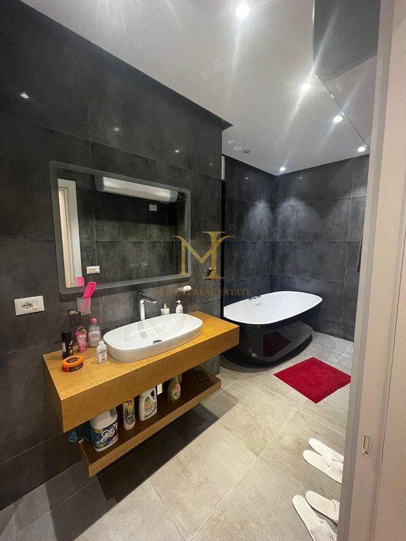 APARTAMENT ME QERA 2+1+2 NE VOLLGA TEK 27 KATESHI !