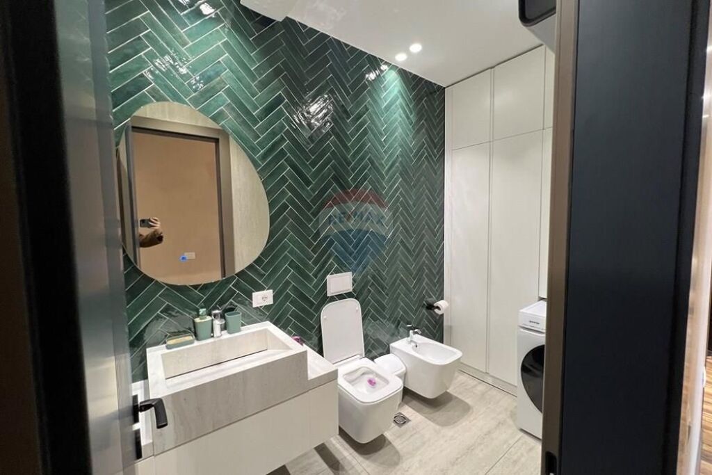 APARTAMENT 2+1+2+2 POSTE PARKIMI NE DELIJORGJ!
