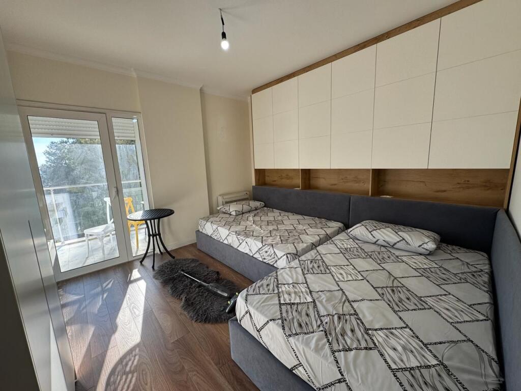 Jepet apartament me qera 2+1+2