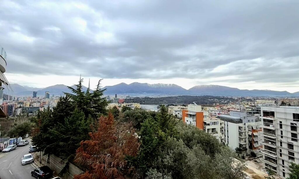 Jepet me qera 2+1 kopshti botanik