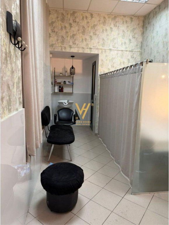 RENTING 16 M2 SPACE AT 21 DHJETORI 300 EURO