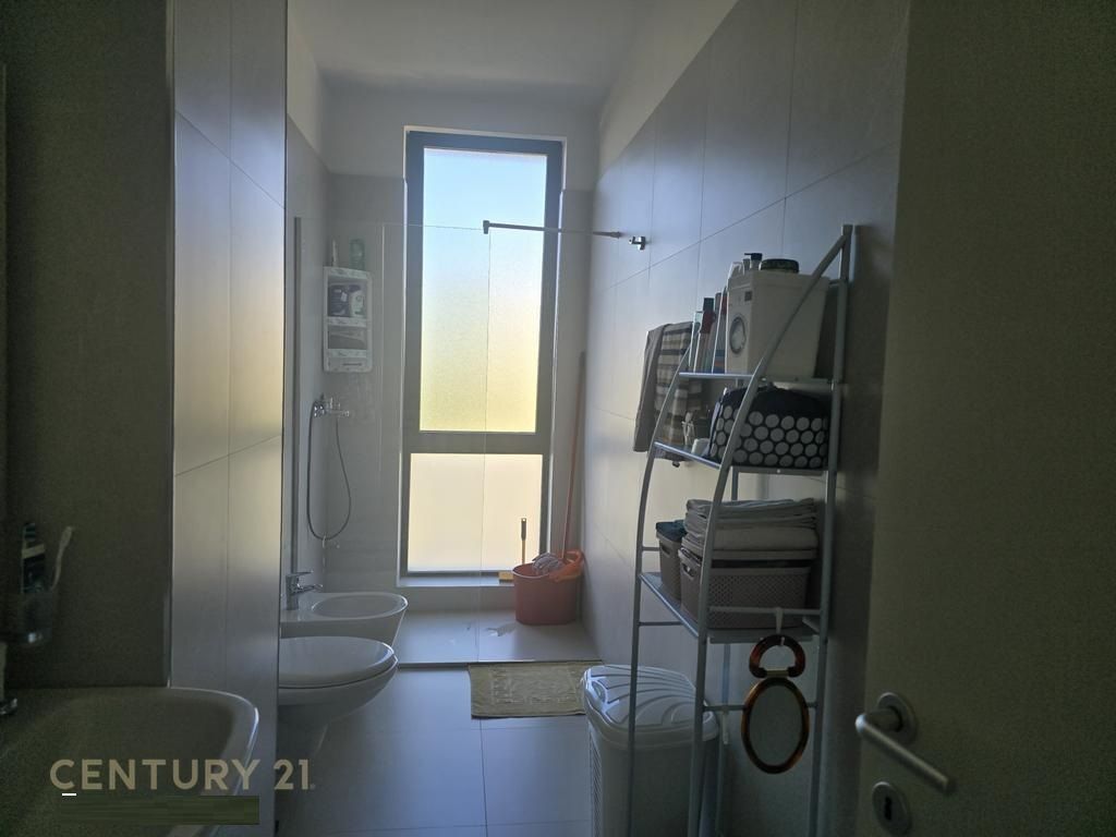 We rent a 1+1 apartment at Bulevardi i Ri!