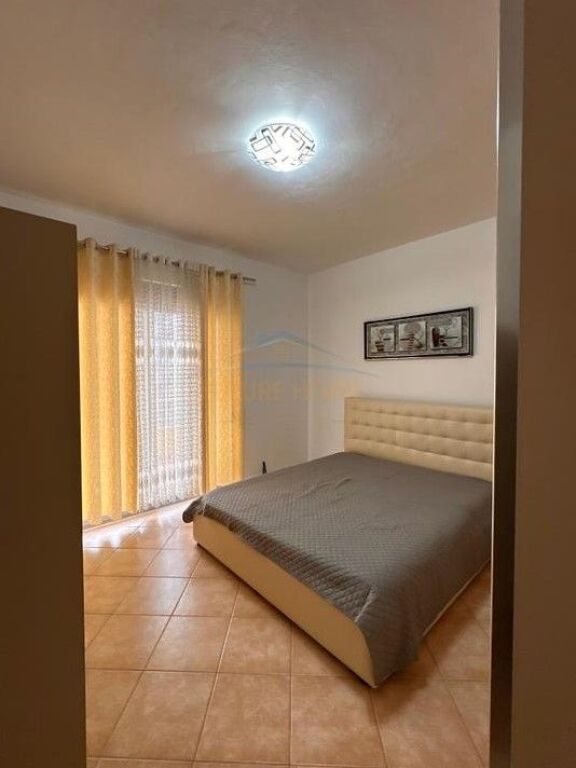 Shitet , Apartament 2+1+2 ,Lungomare ,Vlorë.