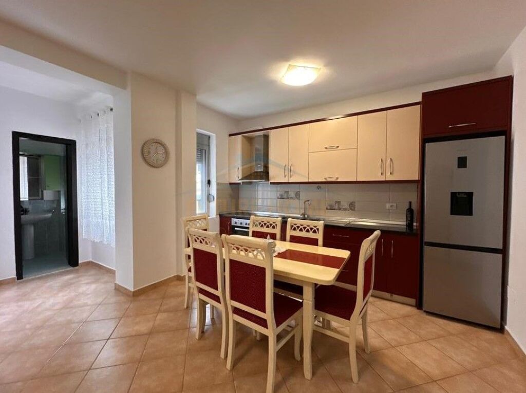 Shitet , Apartament 2+1+2 ,Lungomare ,Vlorë.