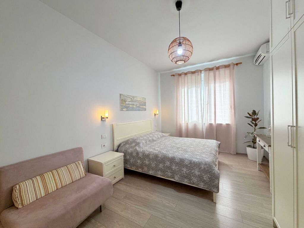 SHITET apartament 3+1 plot dritë tek HIPOTEKA e Tiranës