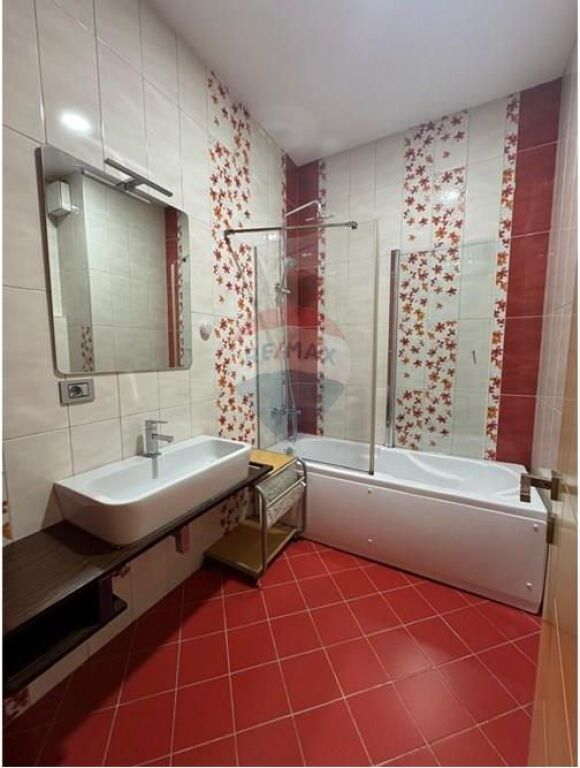 Apartament 4+1 per qira ne Bllok, tek Garda!