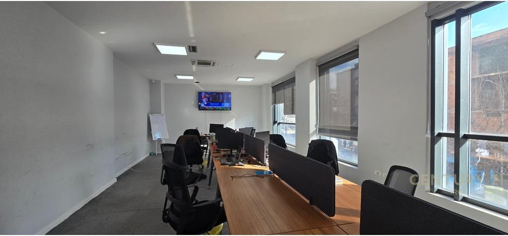 AMBIENT BIZNESI NE RR. HOXHA TAHSIM!