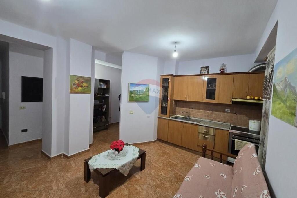 Shitet apartament 1+1 ne Porcelan prane Tv Klan.