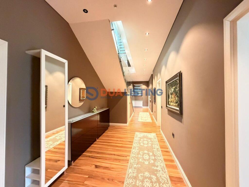 IN AFFITTO O IN VENDITA VILLA UNICA A PETRELE !