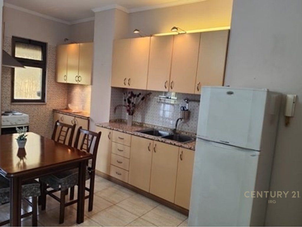 Shitet apartament 2+1,Ali Demi!