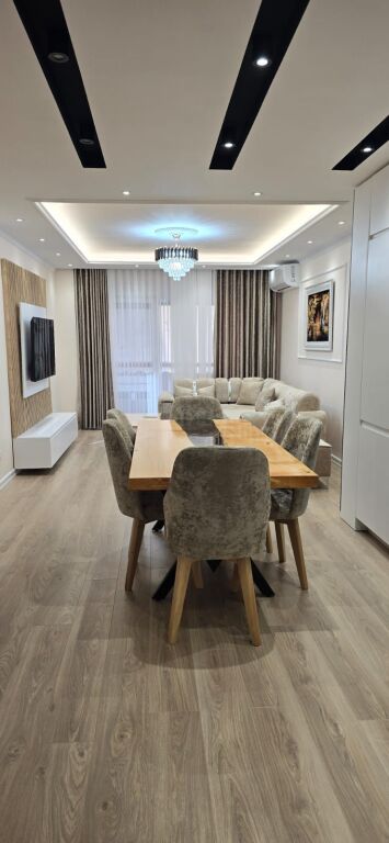 Affittasi 2+2 +2 parcheggi a Colombo lago che 1299 eu