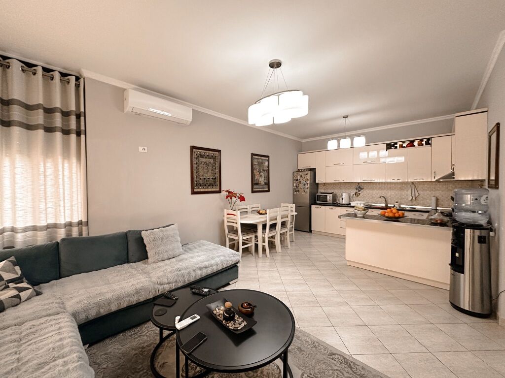 Shitet apartament 2+1 te Liqeni i Thatë, Tiranë