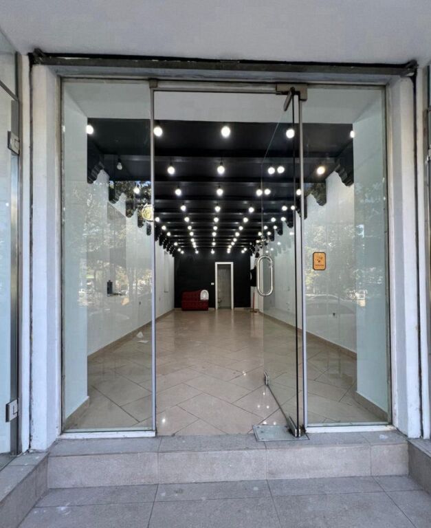 NEGOZIO IN AFFITTO 30 M2 BRRYL 50.000 LEKE