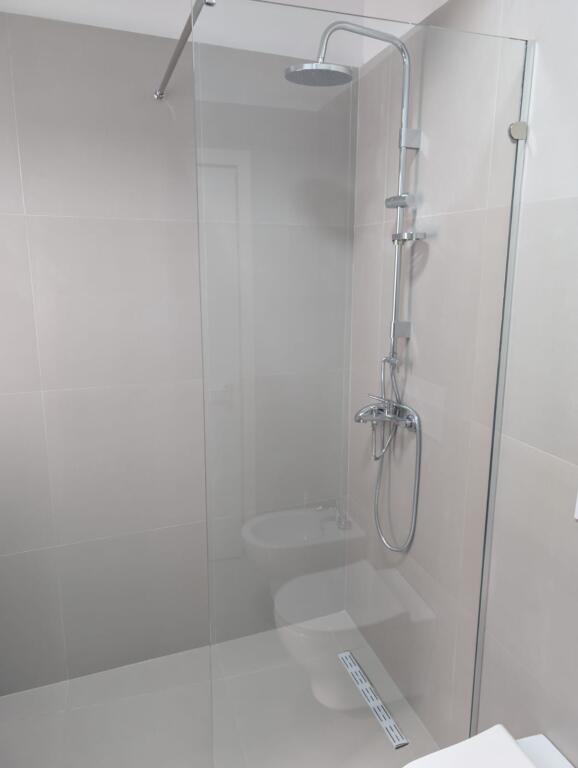 🏢 Jepet me qira Apartament 2+1 + Parkim – Astir (River Residence)