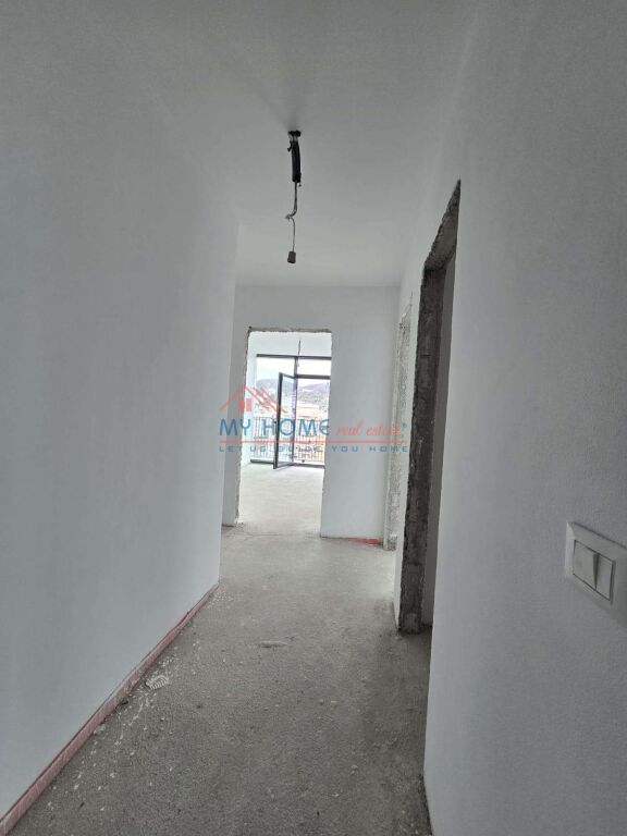 Apartament 3+1+2 Poste Parkimi ne Shitje te Lake View Residence Tirane