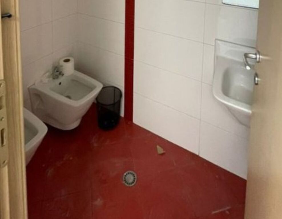 ✨ Jepet me Qira – Ambient i Madh Zyre pranë Librit Universitar 📍