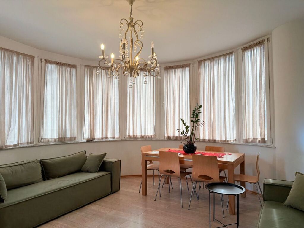 SHITET apartament 3+1 plot dritë tek HIPOTEKA e Tiranës